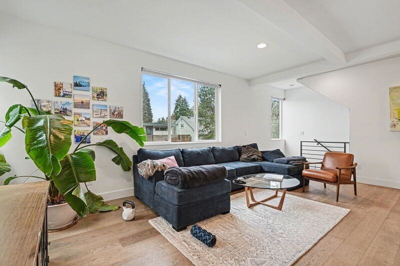 933 N 91st St #B - Photo 7 of 26