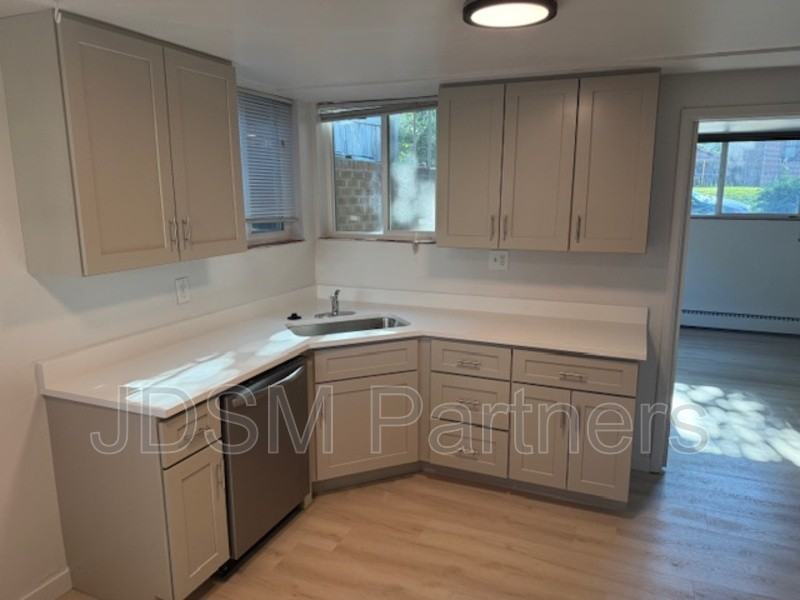 1046 Harrison St - Photo 2 of 20