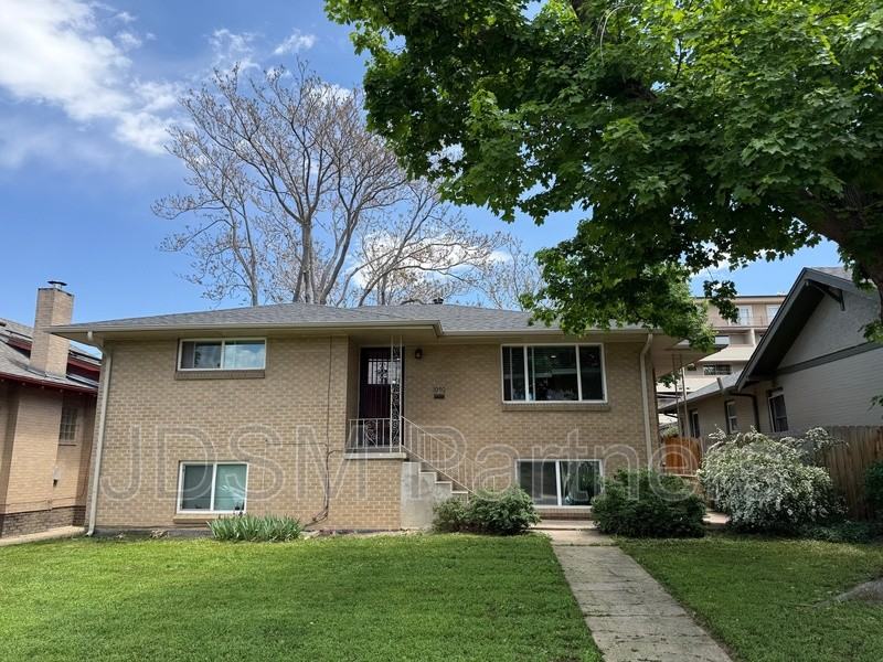 1046 Harrison St - Photo 3 of 20