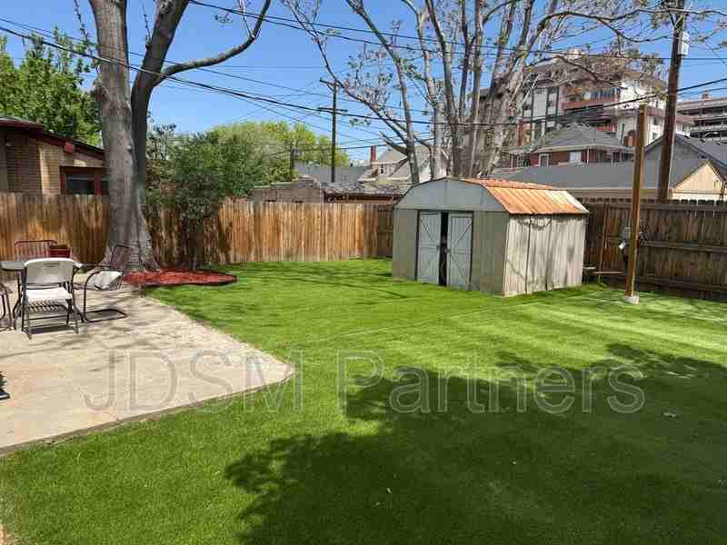 1046 Harrison St - Photo 5 of 20