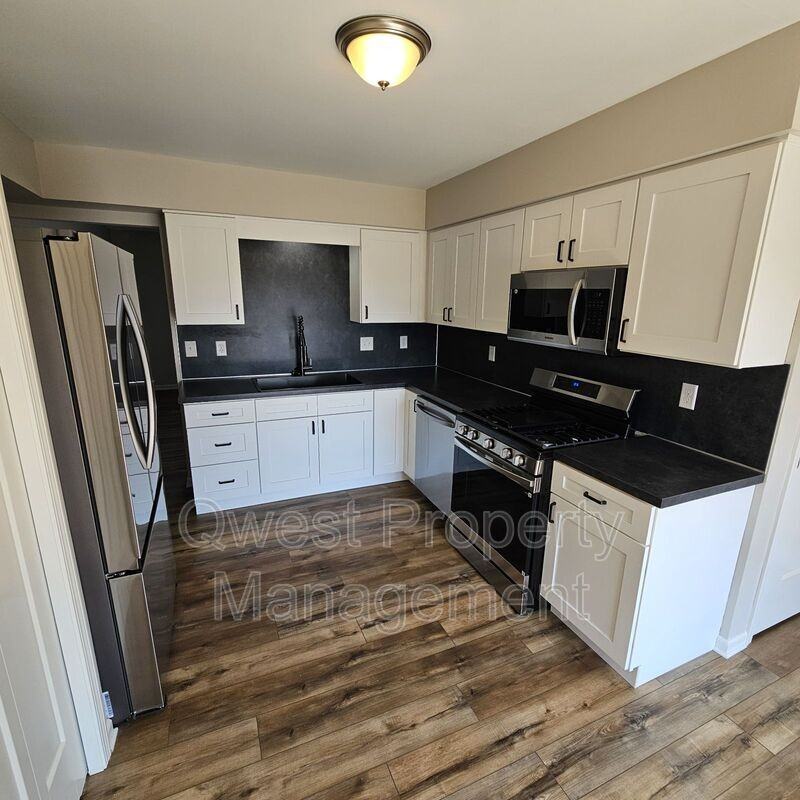 2260 Leonard St Ne - Photo 2 of 15