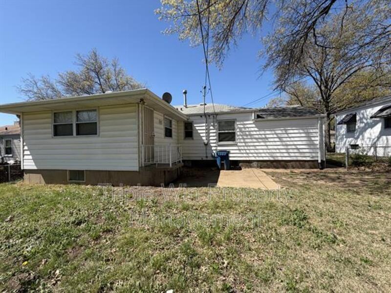 10168 Cabot Dr - Photo 3 of 26