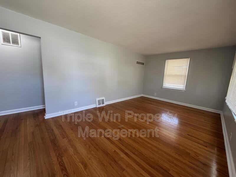 10168 Cabot Dr - Photo 4 of 26