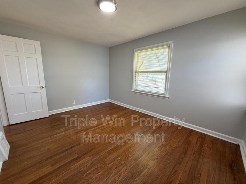 10168 Cabot Dr - Photo 7 of 26