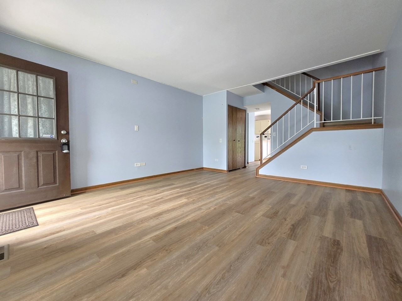 8 E Shag Bark Ln - Photo 2 of 33