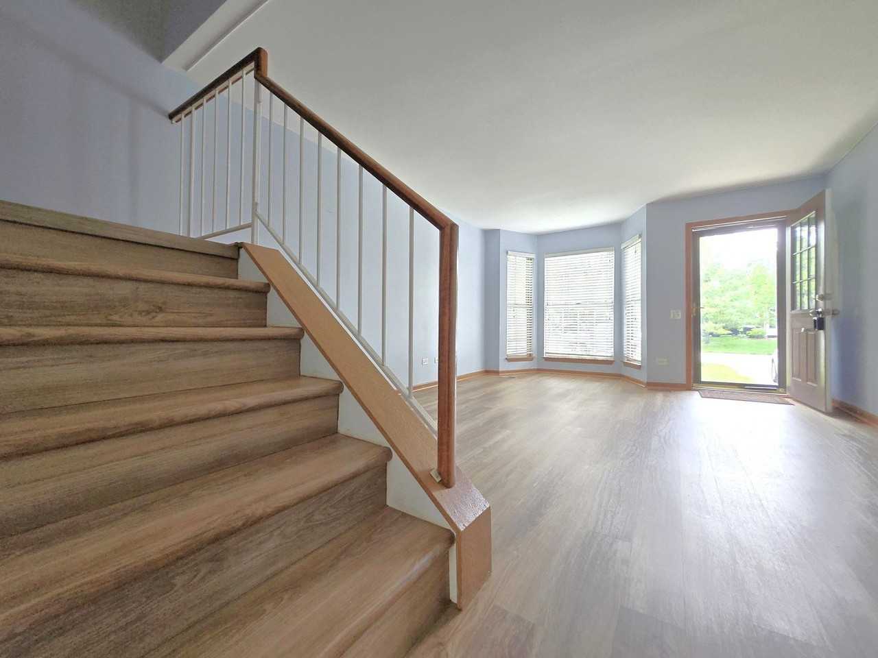 8 E Shag Bark Ln - Photo 4 of 33