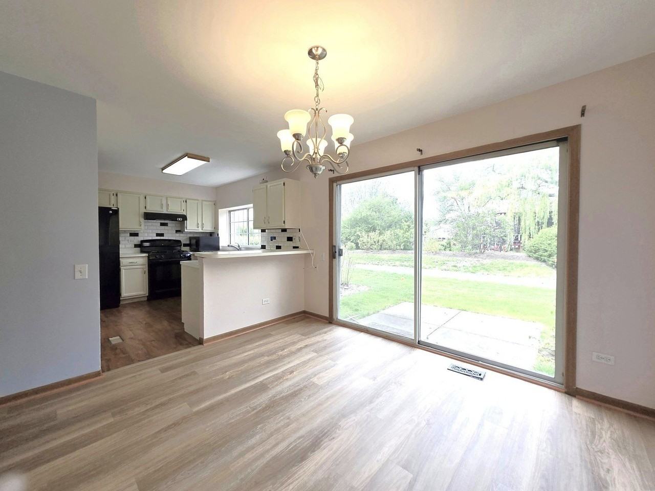 8 E Shag Bark Ln - Photo 6 of 33