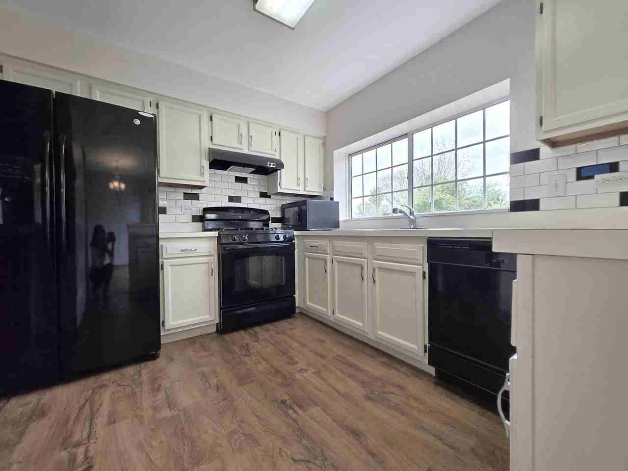 8 E Shag Bark Ln - Photo 7 of 33