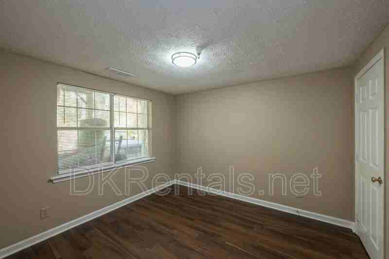 350 Herndon Way - Photo 3 of 5