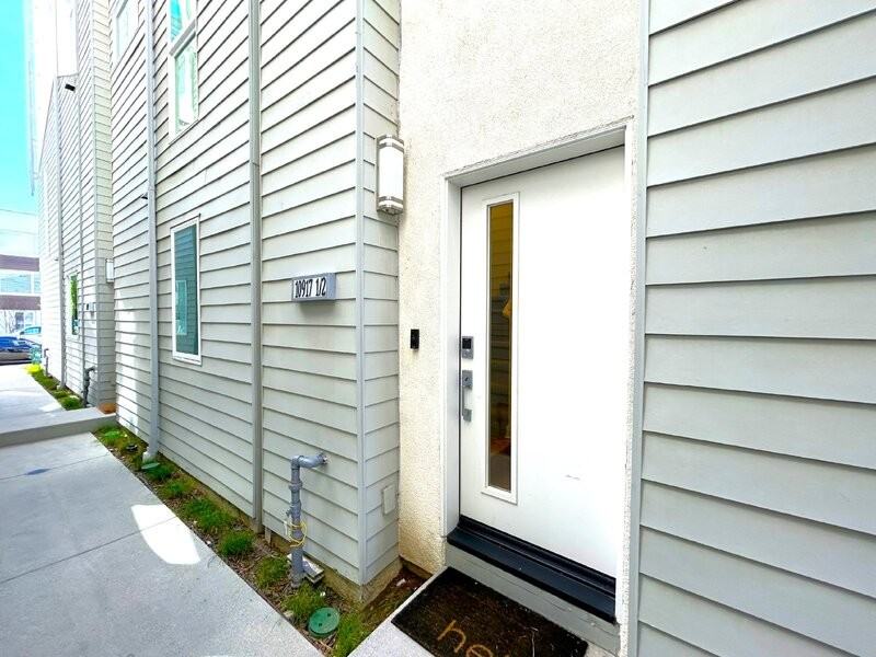 10917 1/2 Otsego St - Photo 2 of 25