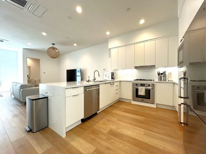 10917 1/2 Otsego St - Photo 5 of 25