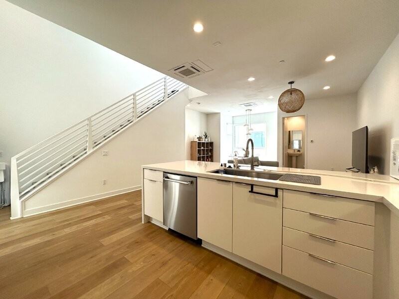 10917 1/2 Otsego St - Photo 6 of 25