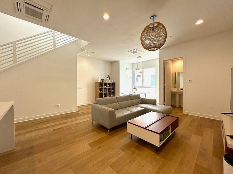 10917 1/2 Otsego St - Photo 7 of 25