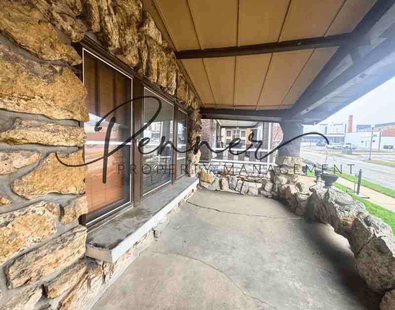 127 E Kansas Ave - Photo 3 of 19