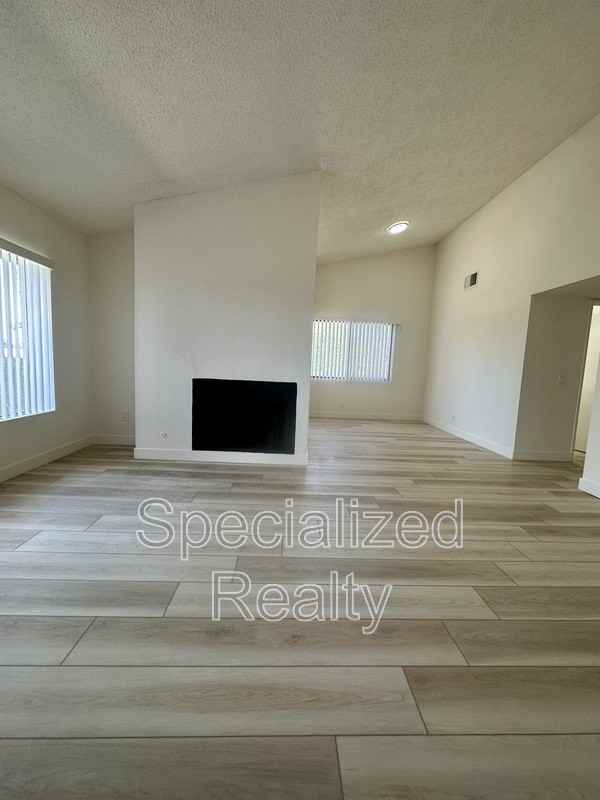 14074 Van Nuys Blvd #2 - Photo 3 of 11