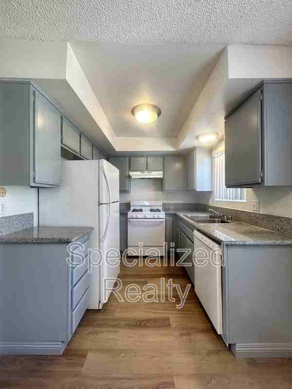 824 E Windsor Rd #11 - Photo 3 of 9