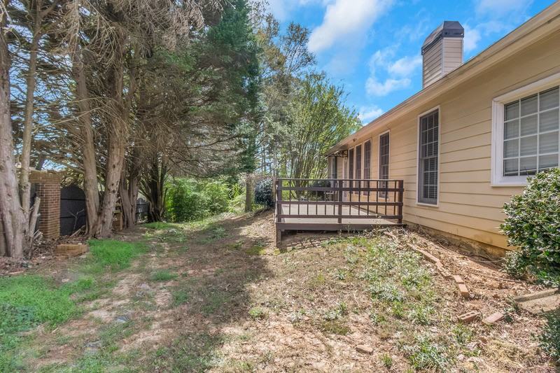 732 Tanners Point Dr - Photo 3 of 11