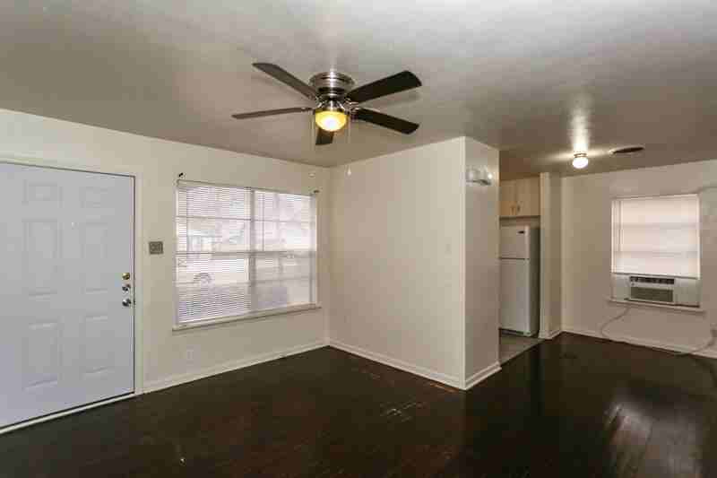 507B Adams Ave #B - Photo 3 of 11