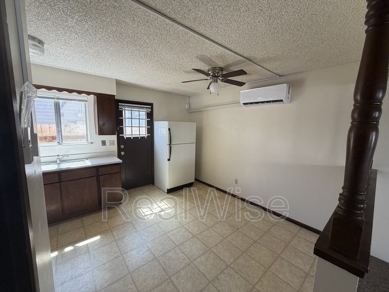 1120 Sw 5th St #B - Photo 3 of 13