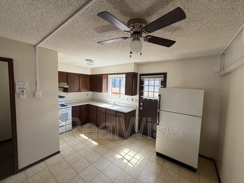 1120 Sw 5th St #B - Photo 4 of 13