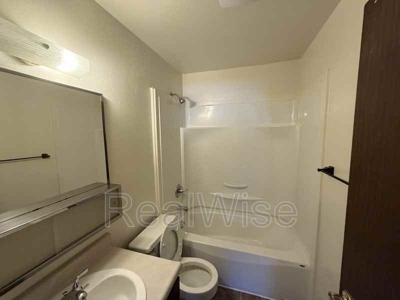 1120 Sw 5th St #B - Photo 7 of 13