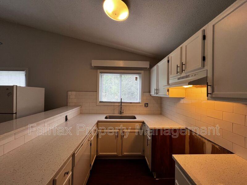 475 Cedar Lake Rd #A - Photo 3 of 8