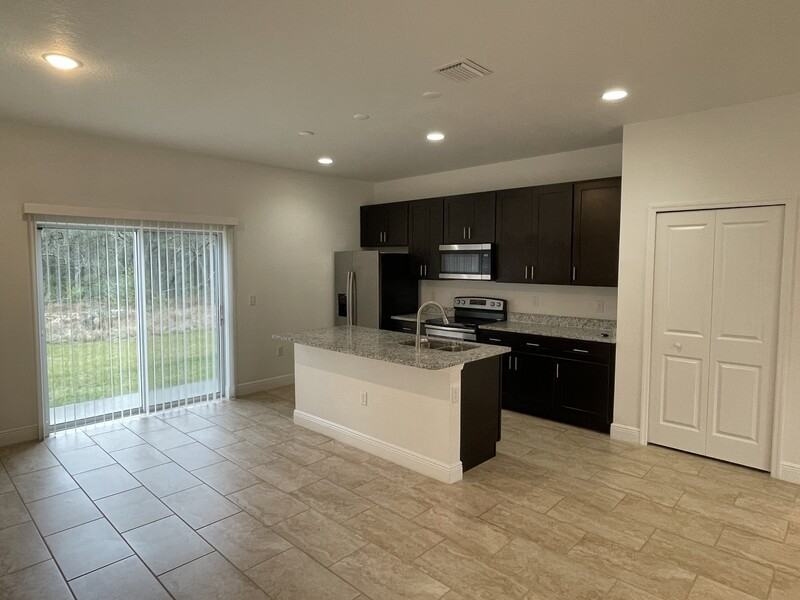 2705 Sw 153rd Place Rd - Photo 2 of 11