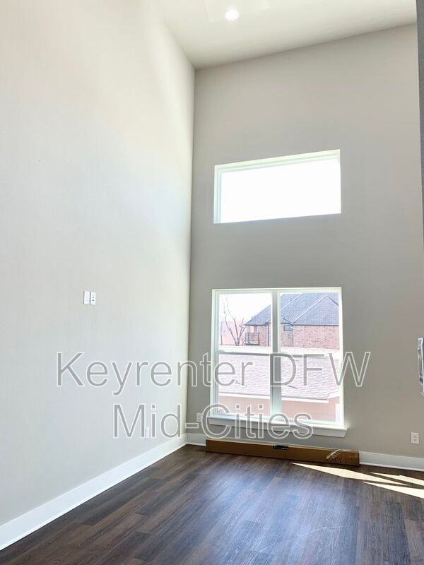 1431 Pearson St - Photo 5 of 32