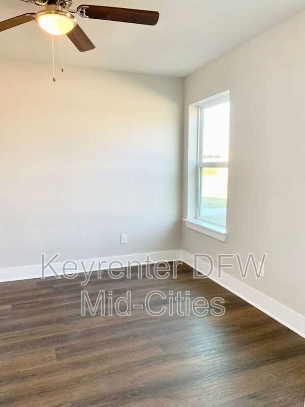 1431 Pearson St - Photo 7 of 32