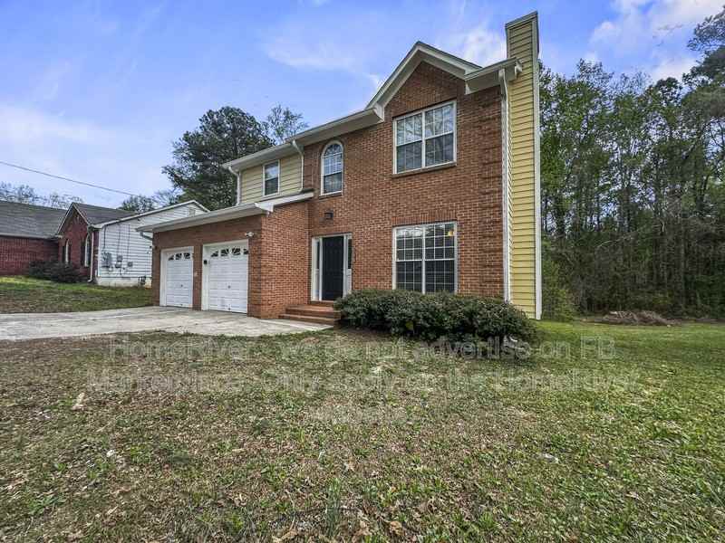 2752 Fairburn Rd Sw - Photo 2 of 20