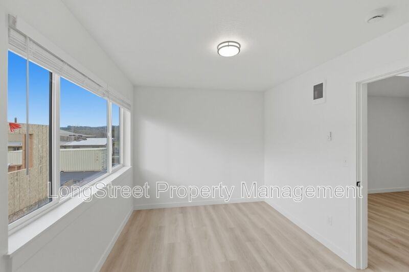 802 S 19th St - Photo 4 of 33