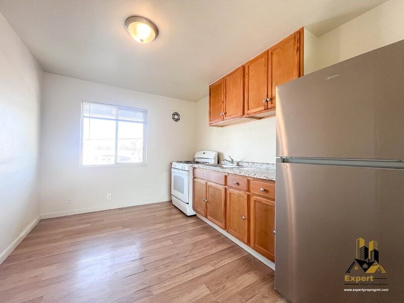 3720 Astoria St #8 - Photo 5 of 10