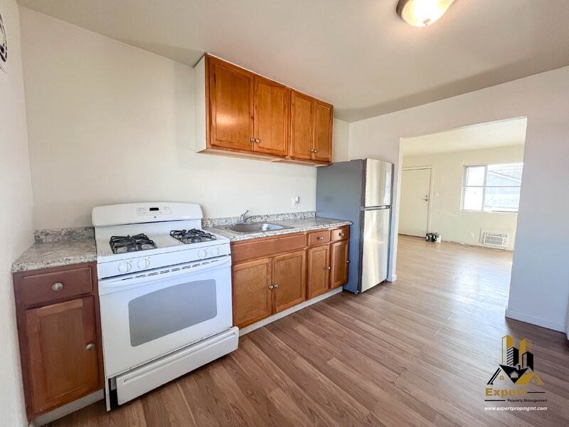 3720 Astoria St #8 - Photo 6 of 10