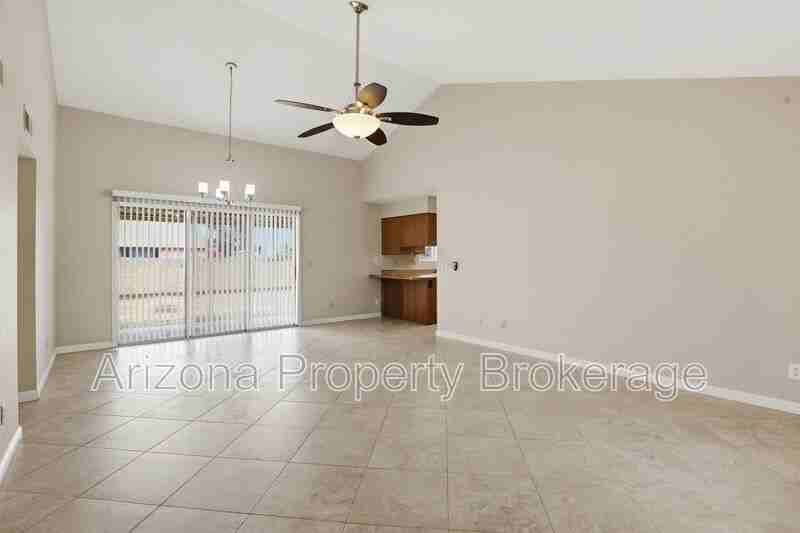 1352 E Todd Dr - Photo 4 of 21