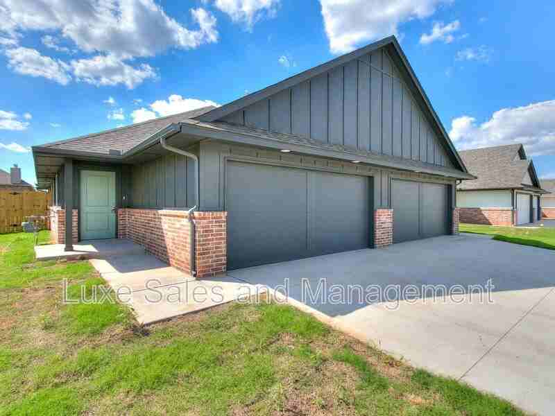 8008 Nw 105th St - Photo 2 of 30