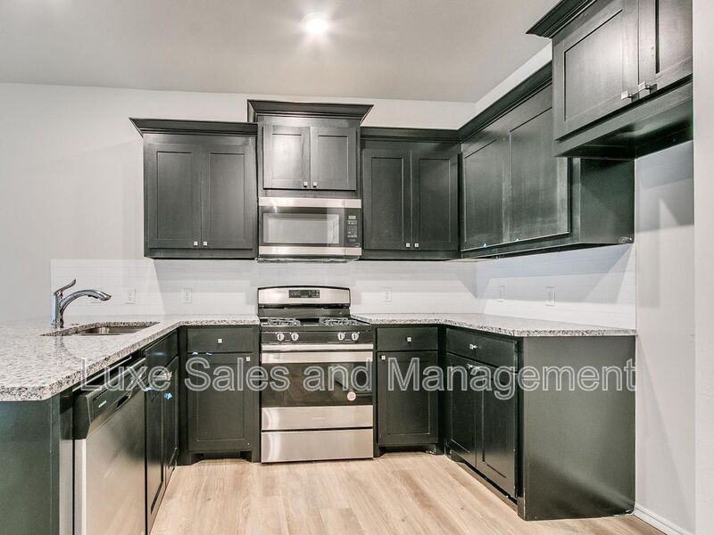 8008 Nw 105th St - Photo 6 of 30