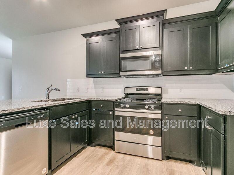 8008 Nw 105th St - Photo 7 of 30