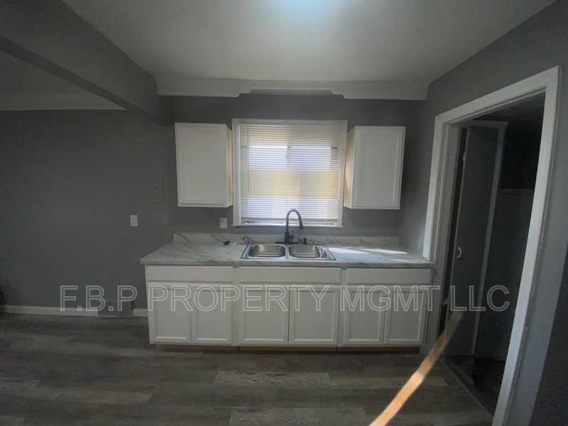 8443 Pierson St - Photo 5 of 11