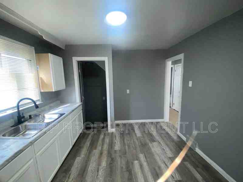 8443 Pierson St - Photo 6 of 11