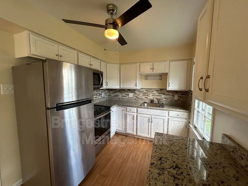 1944 Malcom Dr - Photo 3 of 12