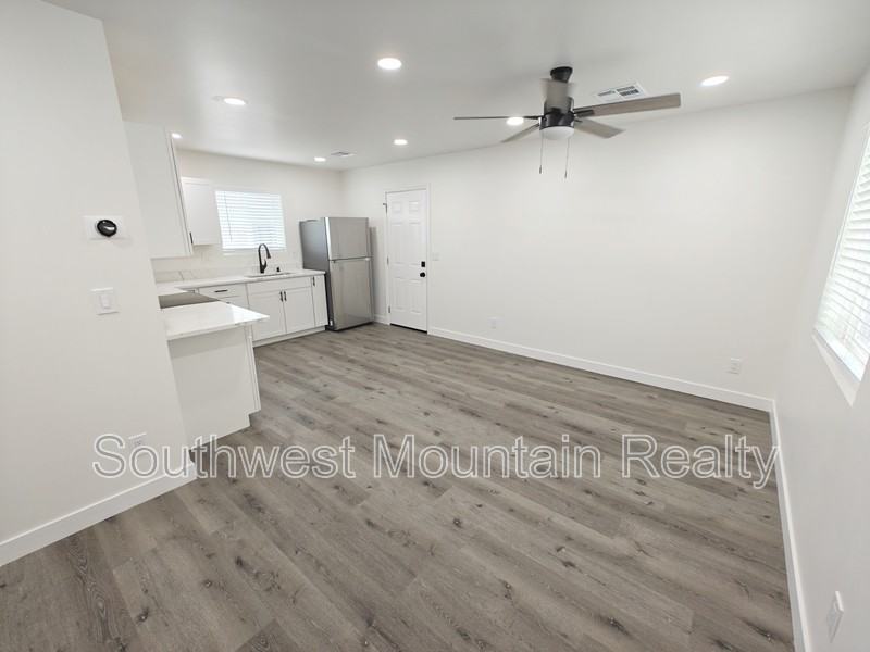 7416 N 62nd Ave - Photo 6 of 19