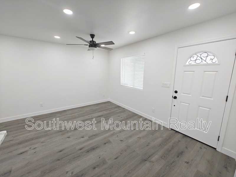 7416 N 62nd Ave - Photo 7 of 19