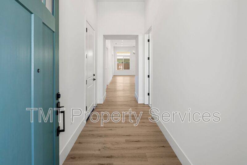 9046 Ventura St - Photo 4 of 17