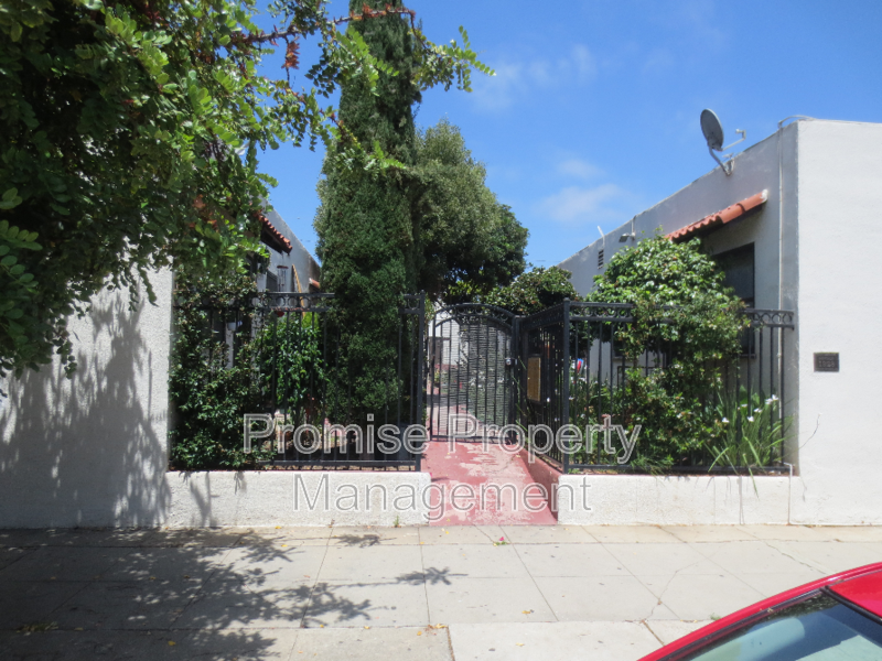 602 Surfrider Way - Photo 2 of 10