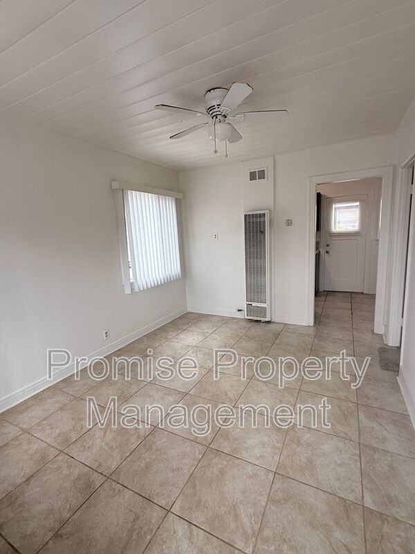 602 Surfrider Way - Photo 4 of 10