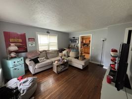 featured image of 1122 N Madison St