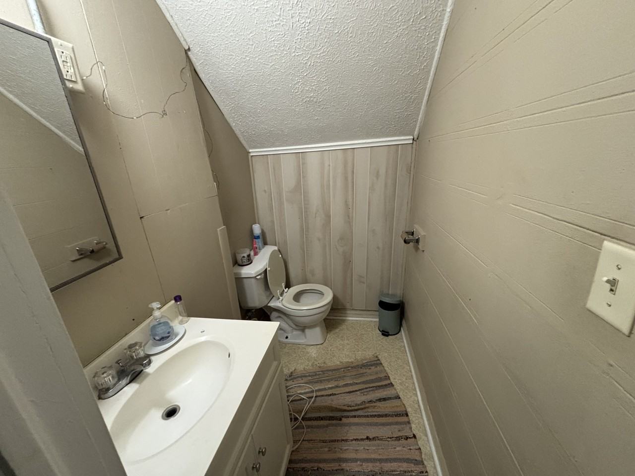 1122 N Madison St - Photo 7 of 11