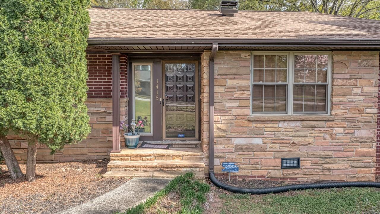 1416 Hilltop Dr - Photo 3 of 33