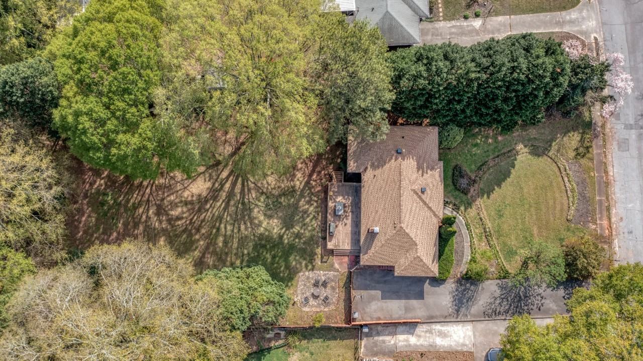 1416 Hilltop Dr - Photo 4 of 33