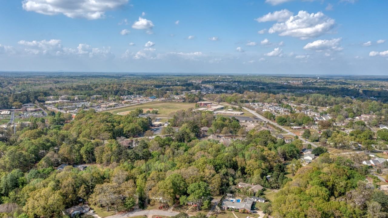 1416 Hilltop Dr - Photo 5 of 33